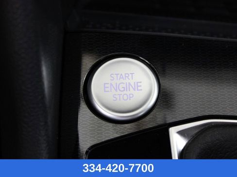 Certified 2025 Volkswagen Taos SE w/ Panoramic Sunroof Package image 11