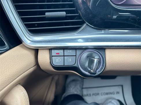 Used 2023 Porsche Panamera image 24