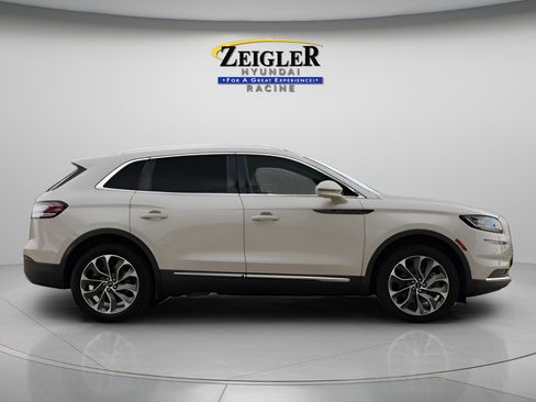 Used 2022 Lincoln Nautilus Reserve w/ Class II Trailer Tow Package AWD/4WD image 8