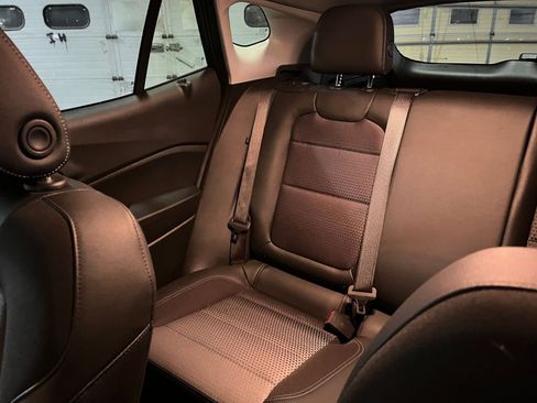 Used 2025 Chevrolet Trax LT image 38