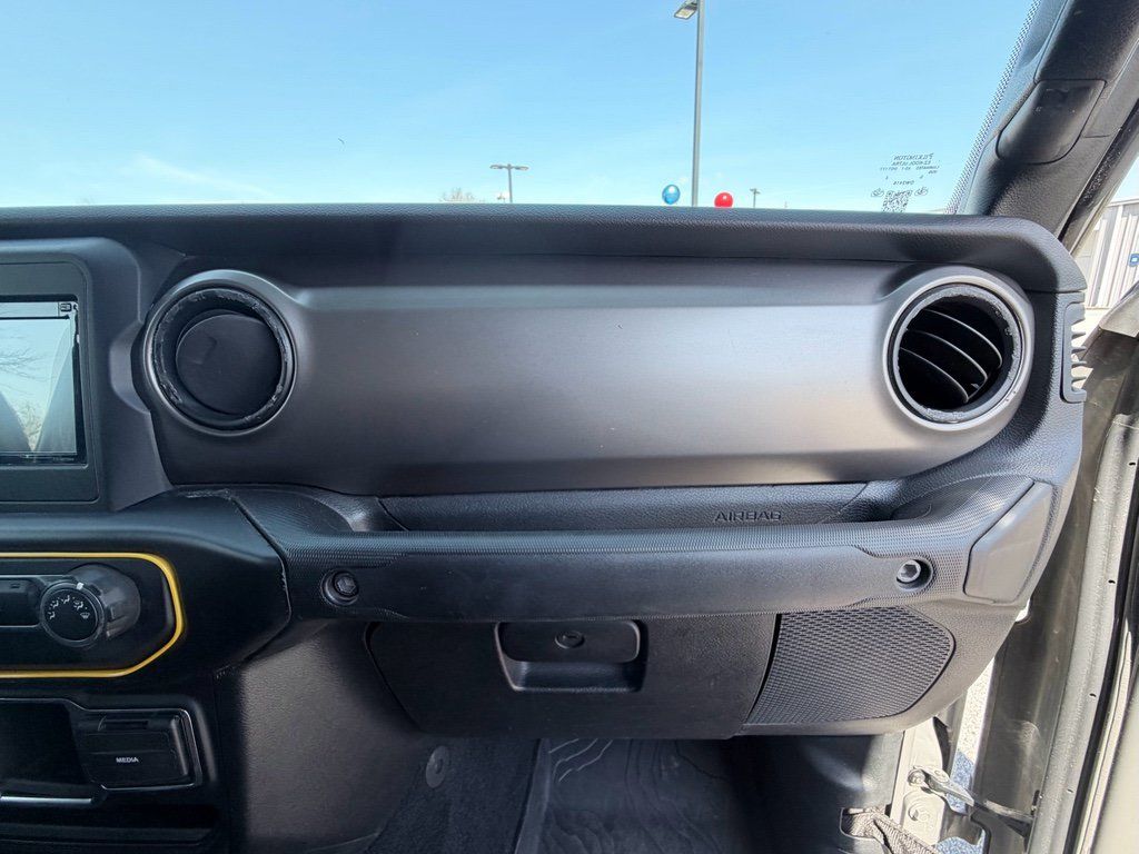 Used 2021 Jeep Gladiator Sport AWD/4WD image 17
