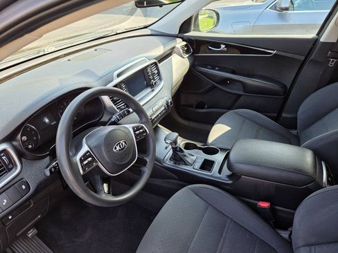 Used 2020 Kia Sorento LX FWD image 6