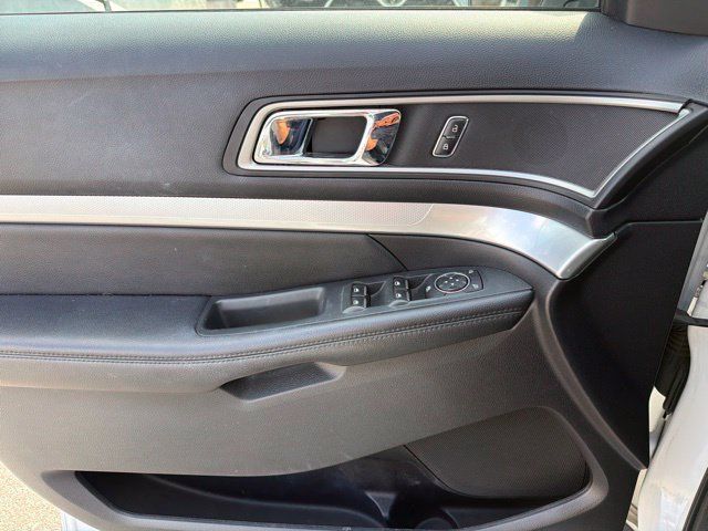 Used 2016 Ford Explorer XLT AWD/4WD image 14
