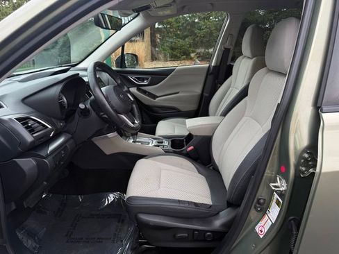 Used 2019 Subaru Forester Premium AWD/4WD image 6