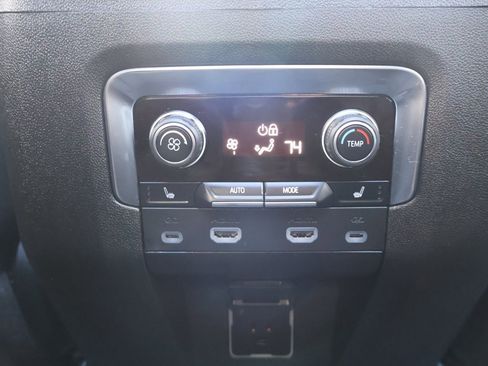 Certified 2024 Chevrolet Suburban Z71 w/ Luxury Package image 30