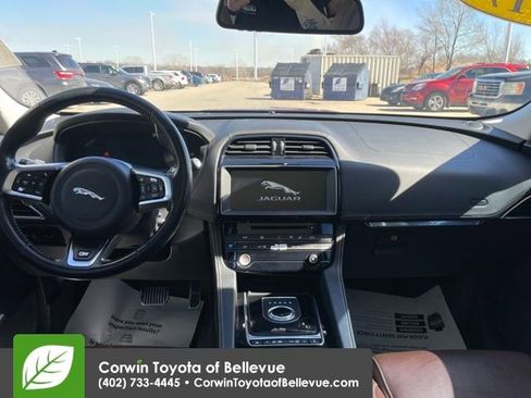 Used 2017 Jaguar F-PACE S image 12