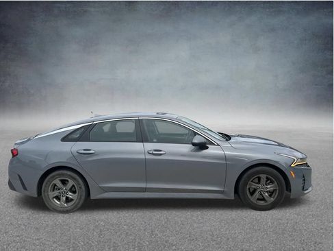 Used 2022 Kia K5 LXS FWD image 6