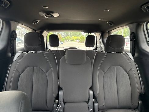 Used 2018 Chrysler Pacifica Touring Plus w/ S Appearance Package FWD image 13