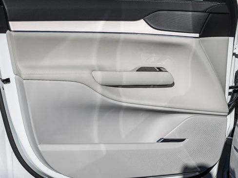 New 2025 Volvo EX90 Plus w/ Protection Package Premier image 23