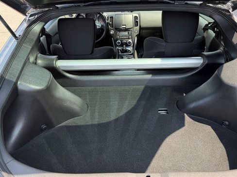 Used 2018 Nissan 370Z Coupe RWD image 8