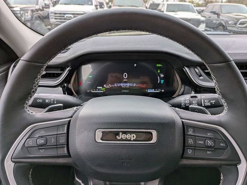 Used 2023 Jeep Grand Cherokee 4WD 4xe image 37