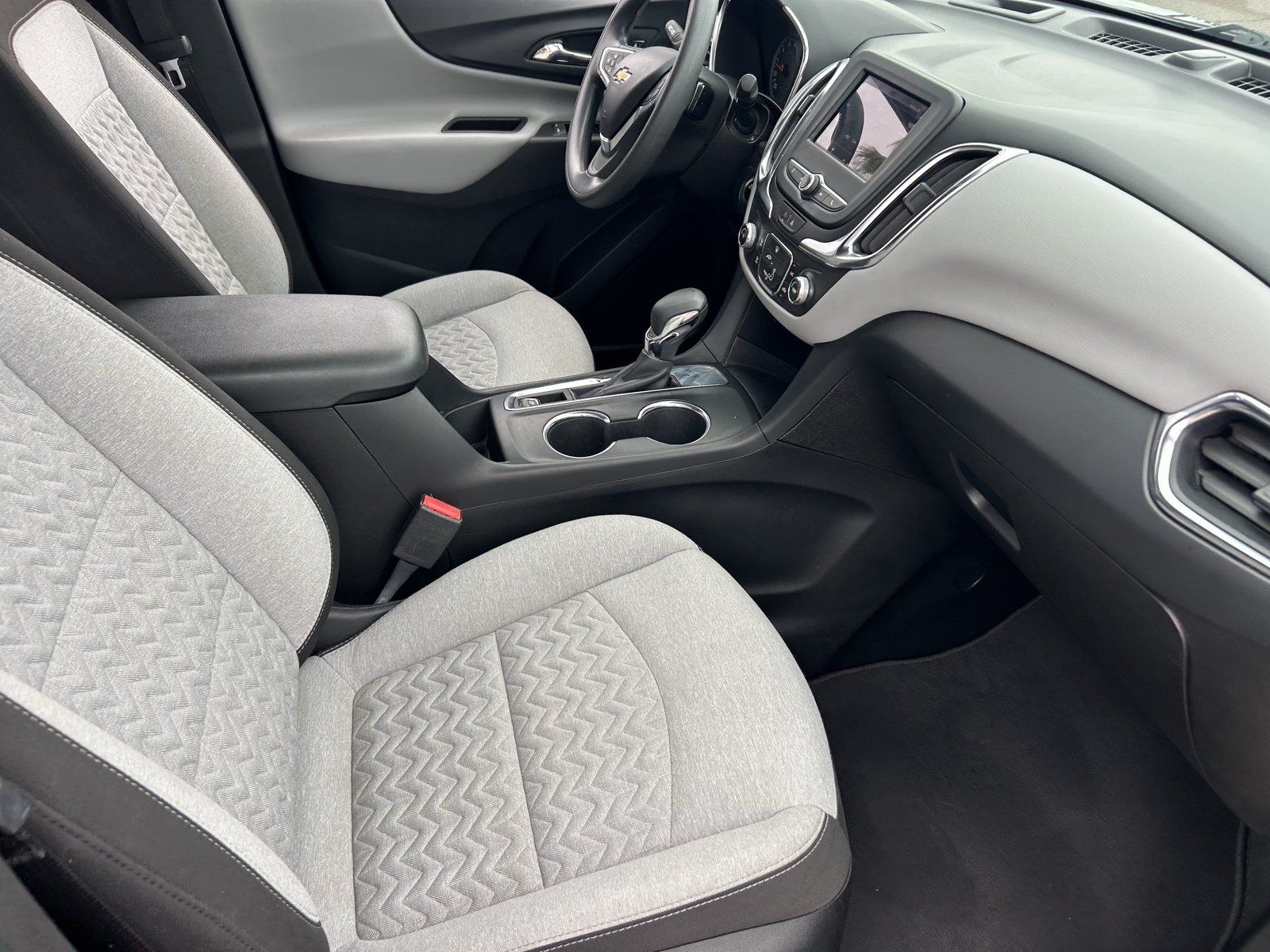 Used 2022 Chevrolet Equinox LS FWD image 12