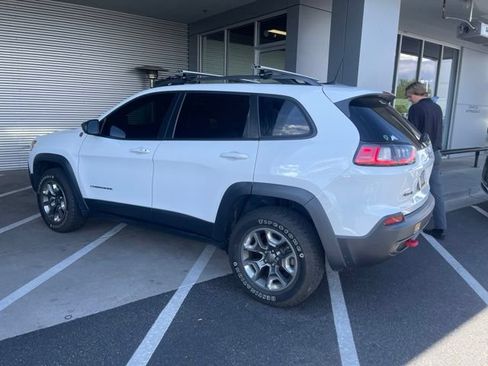 Used 2019 Jeep Cherokee Trailhawk w/ Comfort/Convenience Group AWD/4WD image 4