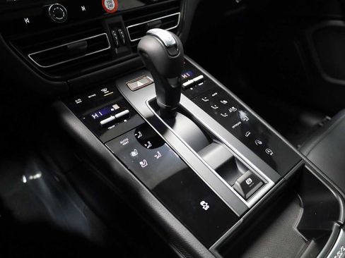 Certified 2026 Porsche Macan image 29