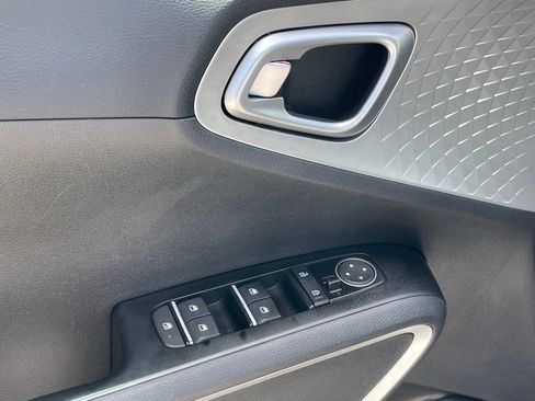 Used 2020 Kia Soul LX FWD image 11