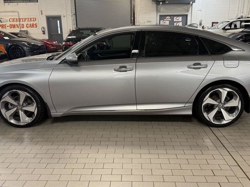 Used 2018 Honda Accord Touring image 6