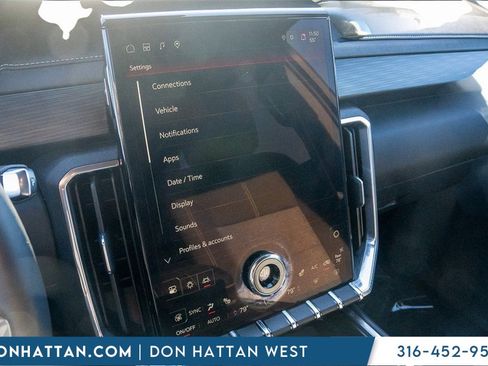 Used 2025 GMC Acadia Elevation image 8