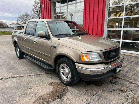 Used 2002 Ford F150 Lariat image 2