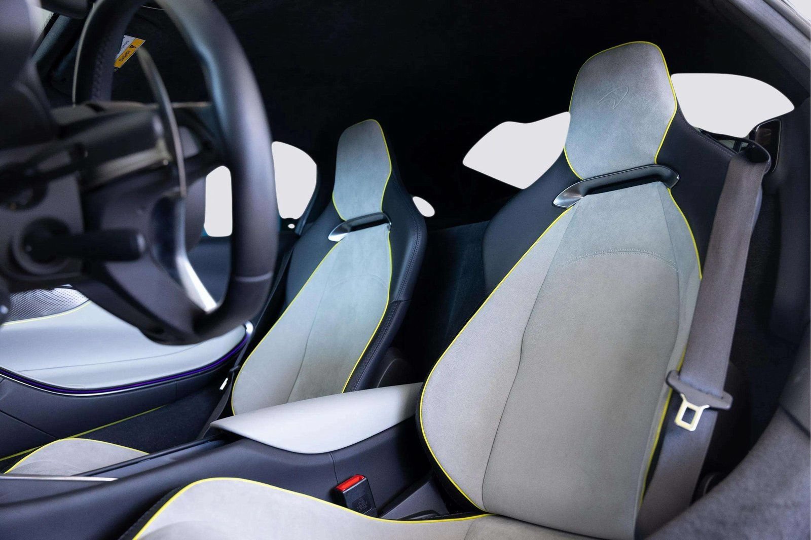 Used 2023 McLaren Artura RWD image 11
