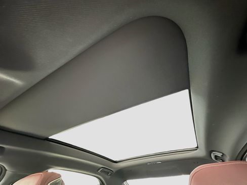 Certified 2024 BMW 760i xDrive w/ Premium Package 2 image 23