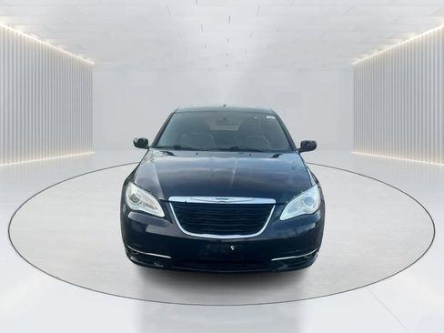 Used 2011 Chrysler 200 Limited FWD image 2