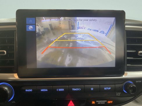 Used 2024 Hyundai Venue SEL image 24