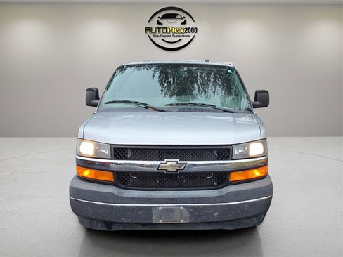 Used 2017 Chevrolet Express 3500 LT w/ LT Preferred Equipment Group image 2