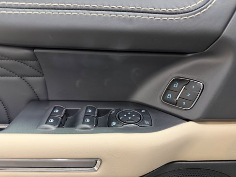Used 2024 Ford Expedition Max Platinum AWD/4WD image 15