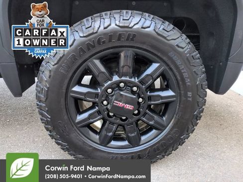 Used 2024 GMC Sierra 2500 AT4 w/ Technology Package AWD/4WD image 33