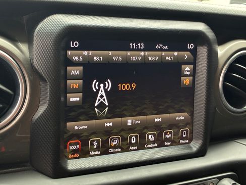 Used 2018 Jeep Wrangler Unlimited Sahara AWD/4WD image 20