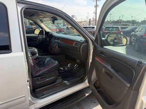 Used 2014 Chevrolet Tahoe LT RWD image 7