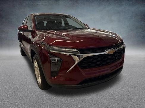 Used 2024 Chevrolet Trax LS w/ LS Convenience Package FWD image 4