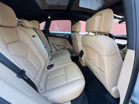 Used 2020 Porsche Macan image 14