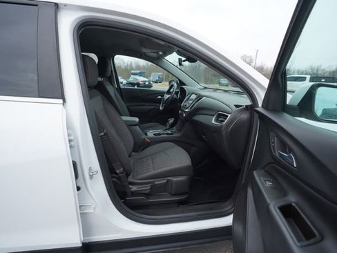 Used 2022 Chevrolet Equinox LT w/ Driver Convenience Package image 18