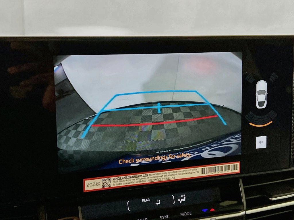Certified 2025 Toyota Sienna XLE FWD image 12
