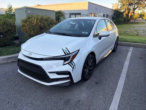 Certified 2025 Toyota Corolla SE w/ SE Premium Package FWD image 1