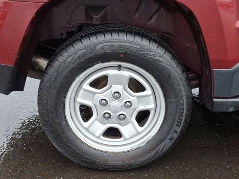 Used 2015 Jeep Patriot Sport w/ Power Value Group image 8