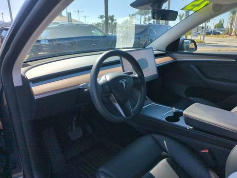 Used 2025 Tesla Model Y Long Range RWD image 14