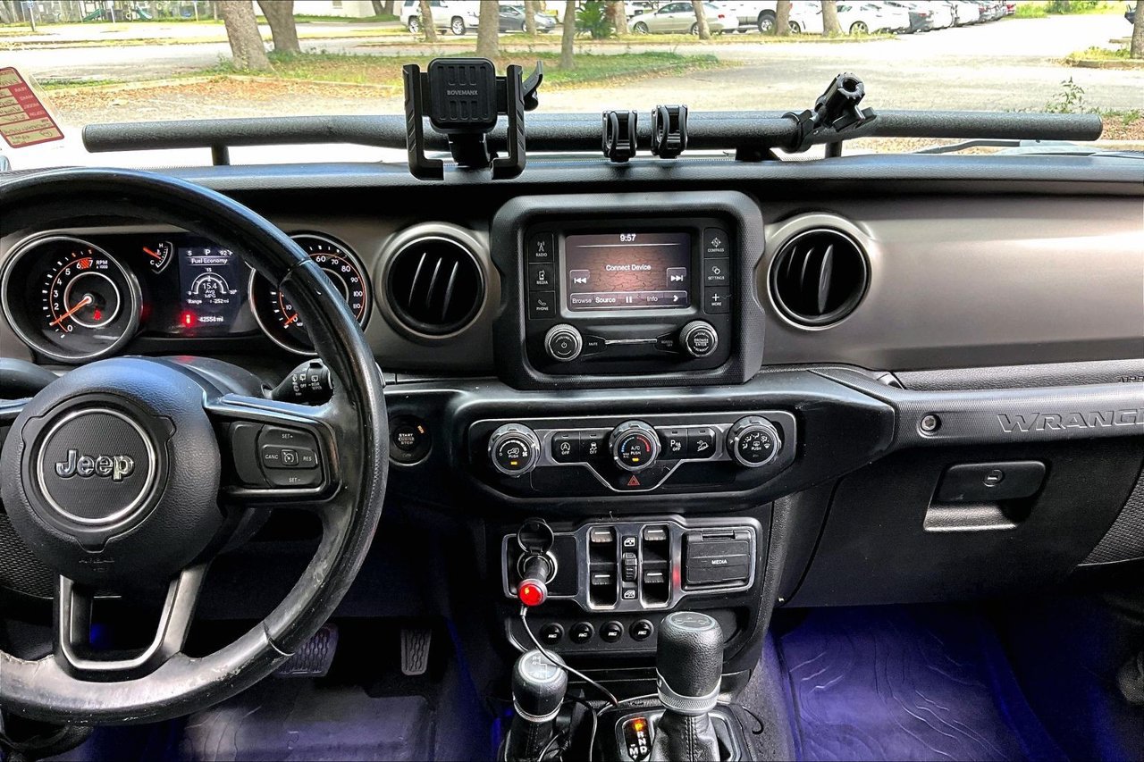 Used 2020 Jeep Wrangler Unlimited Sport AWD/4WD image 9