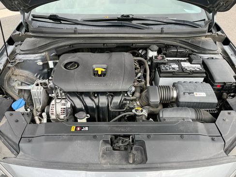 Used 2019 Hyundai Elantra SE FWD image 27