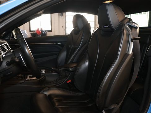 Used 2018 BMW M4 Convertible image 11