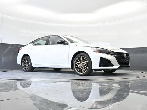 Used 2025 Nissan Altima 2.5 SR w/ SR Premium Package AWD/4WD image 57