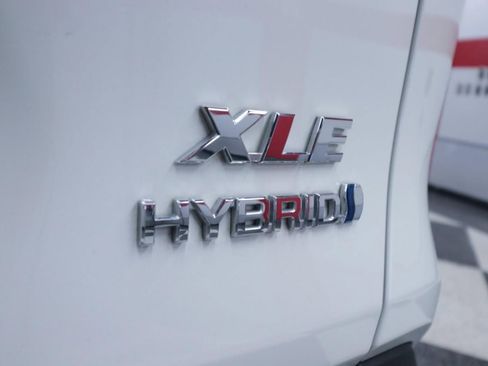 Used 2022 Toyota RAV4 XLE Premium image 30