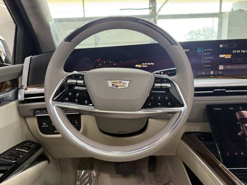 Used 2026 Cadillac Escalade ESV Platinum Sport w/ LPO, ONYX Package AWD/4WD image 15