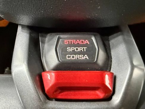 Used 2017 Lamborghini Huracan LP 580-2 RWD image 35