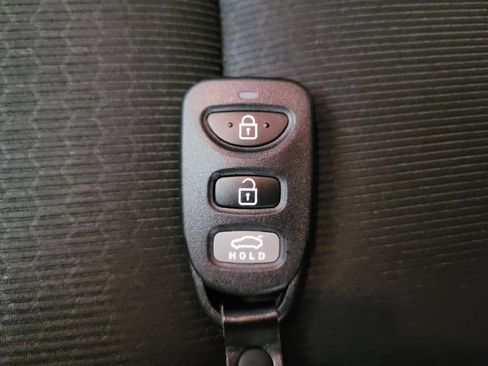 Used 2018 Hyundai Elantra SE FWD image 32