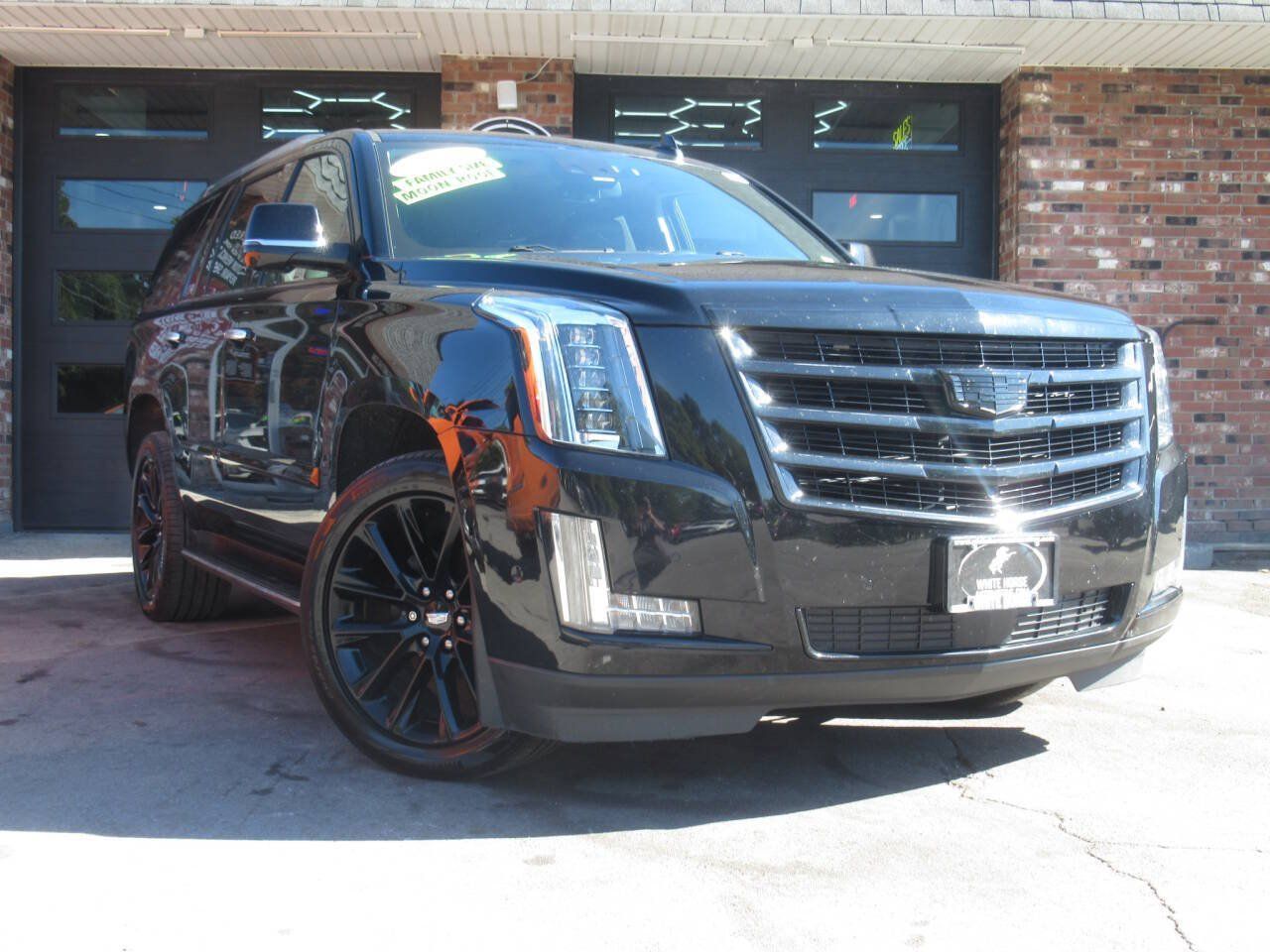 Used 2020 Cadillac Escalade Premium Luxury w/ Escalade Sport Edition AWD/4WD image 2