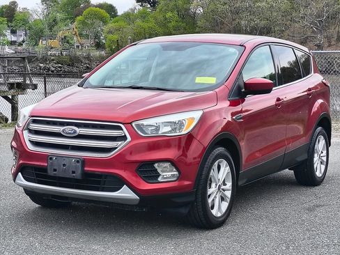 Used 2017 Ford Escape SE w/ SE Cold Weather Package AWD/4WD image 3