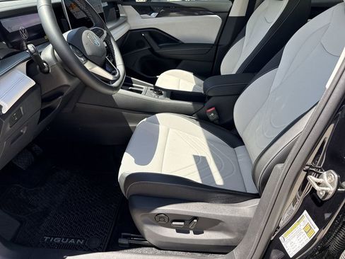 New 2026 Volkswagen Tiguan SE image 12