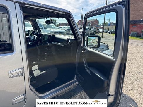 Used 2015 Jeep Wrangler Unlimited Sahara AWD/4WD image 23